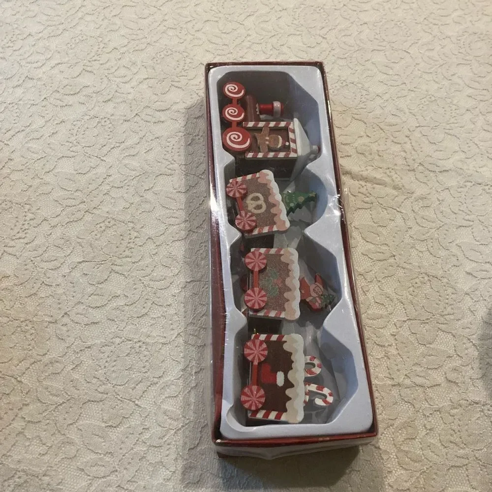 Gingerbread Toy Train Set - Picture 7 of 8